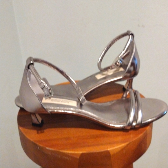 Antonio Melani Silver Heels Size 7  - Metallic Kitten Ankle Strap Heel - Picture 4 of 9